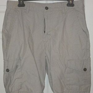34 light gray shorts
